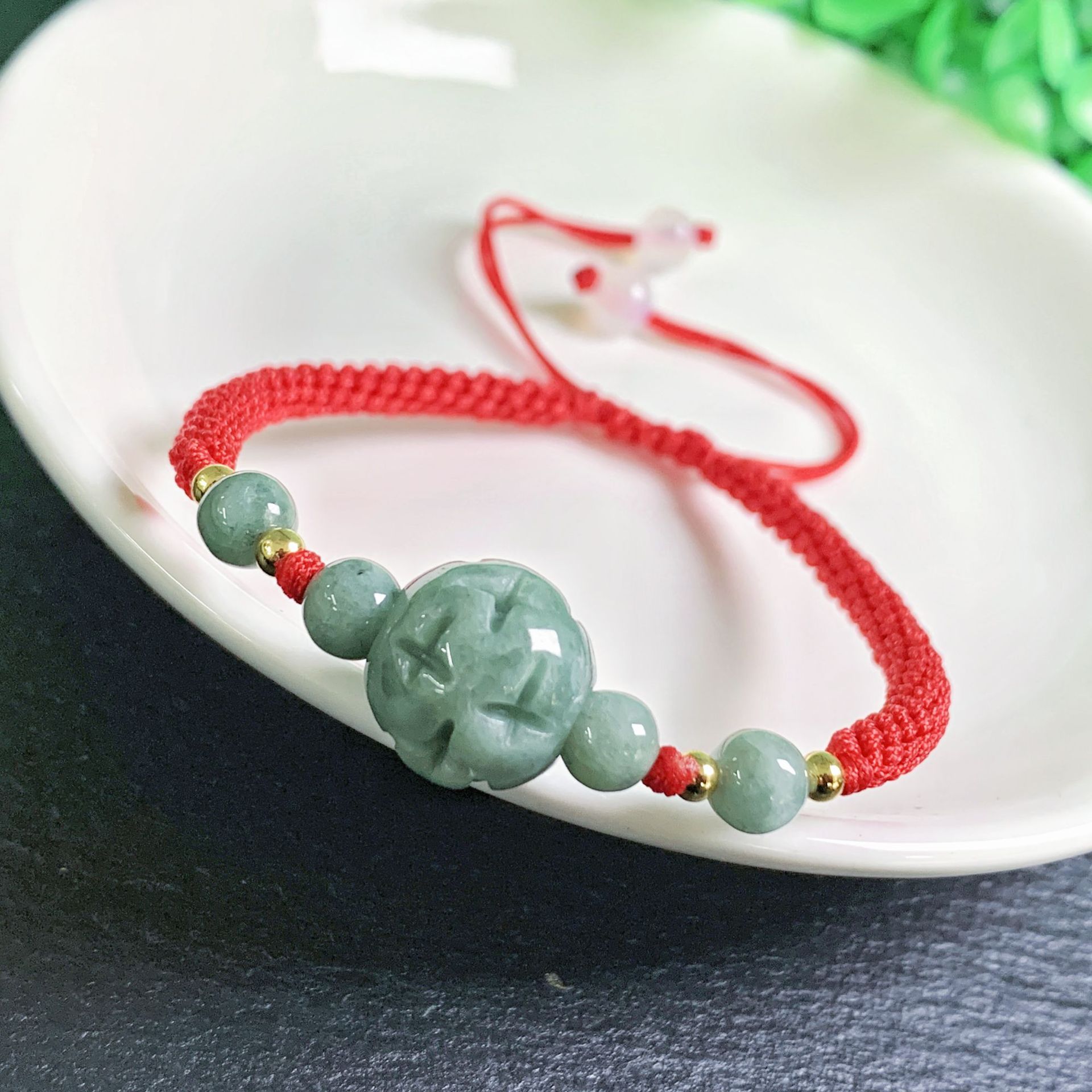 Beading - กำไลหยกพม่าแกะสลักจากหยกเจไดต์ธรรมชาติ หยกพม่าแท้ เครื่องประดับหินแท้ ของขวัญสำหรับผู้หญิง เครื่องรางนำโชค